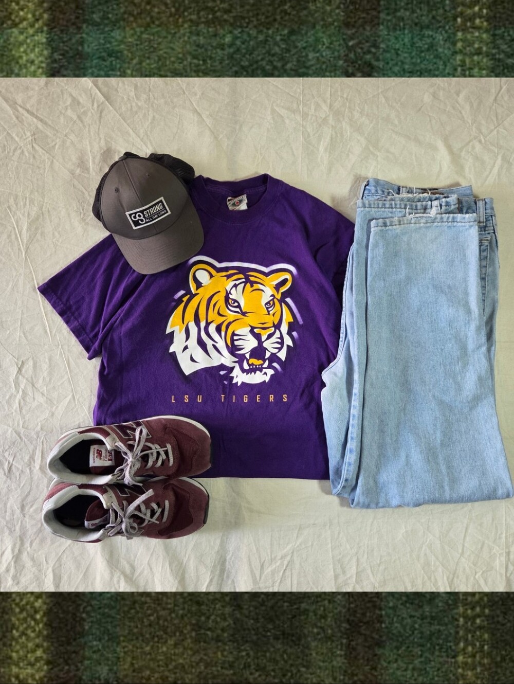 🐯 VINTAGE 90s LSU TIGERS GRAPHIC TEE